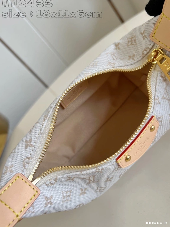Aaa replica bags Vuitton Louis Hills Pochette 0815